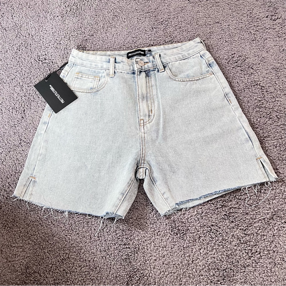 NWT Pretty Little Thing vintage wash longline denim shorts size 4
